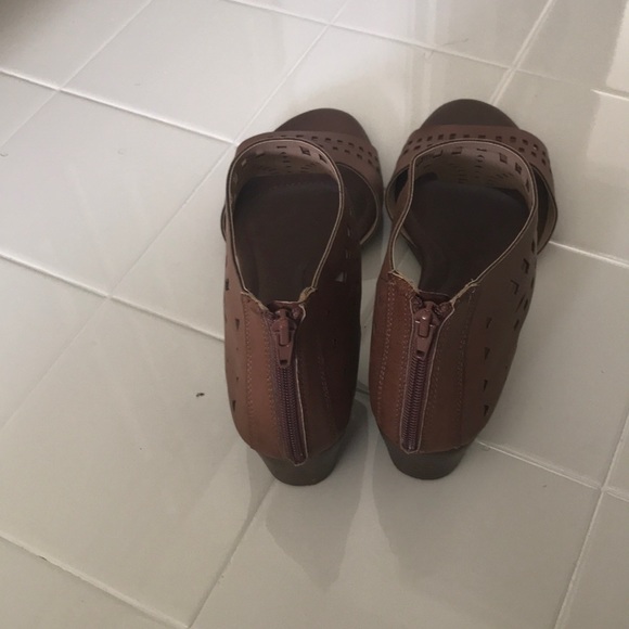 Shoes - Picture 3 of 4